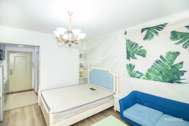 温泉小 十九种 朝北带露台单身公寓 新贵公馆