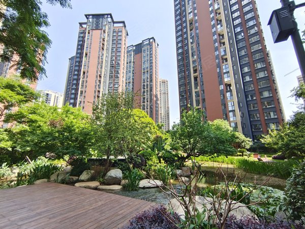 昆明西山前卫营润城5区急租 润城五福临 精装4居室 家具家电齐全 拎包