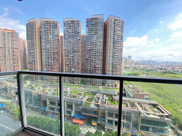 佛山禅城魁奇新鸿基泷景(五期)免费停车~急租(泷景花园 近地铁)家私电