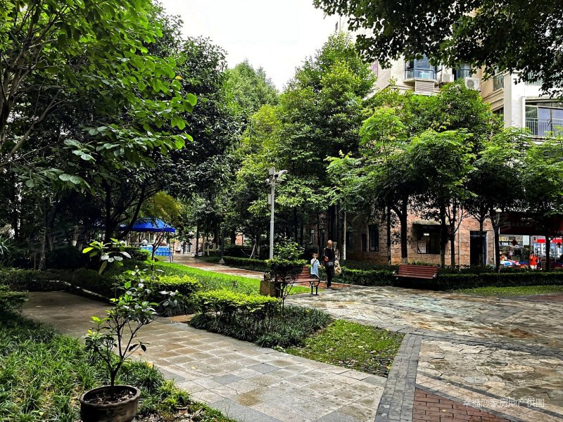 贵开路银海嘉怡花园电梯中层正规三居室两卫带车位出售精装修