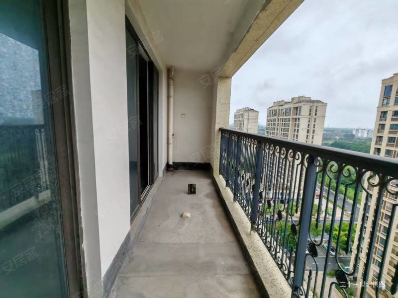 融创玉园4室2厅2卫147㎡南北92万