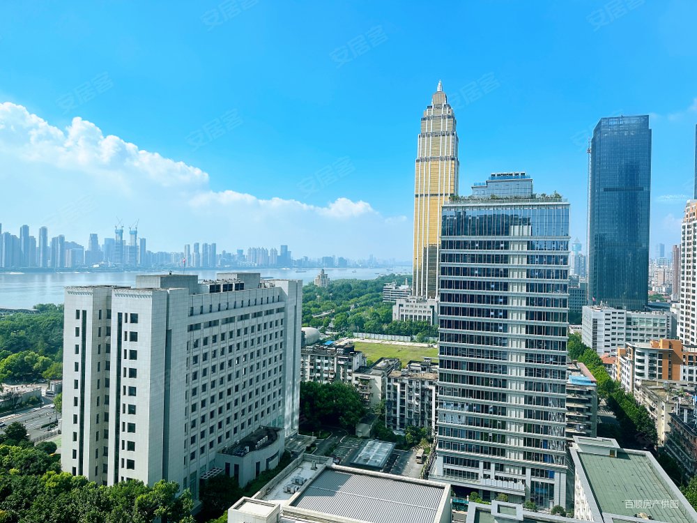 沿江大道外滩棕榈泉精装三房两卫周边交通方便配套齐全