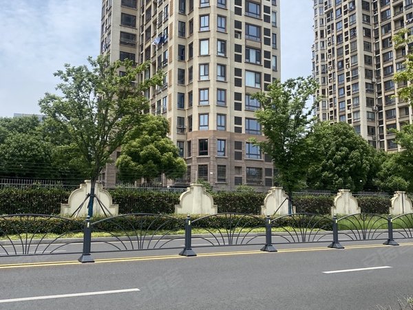 昆山玉山城西清风华院西二中,森林公园,海创大厦旁!