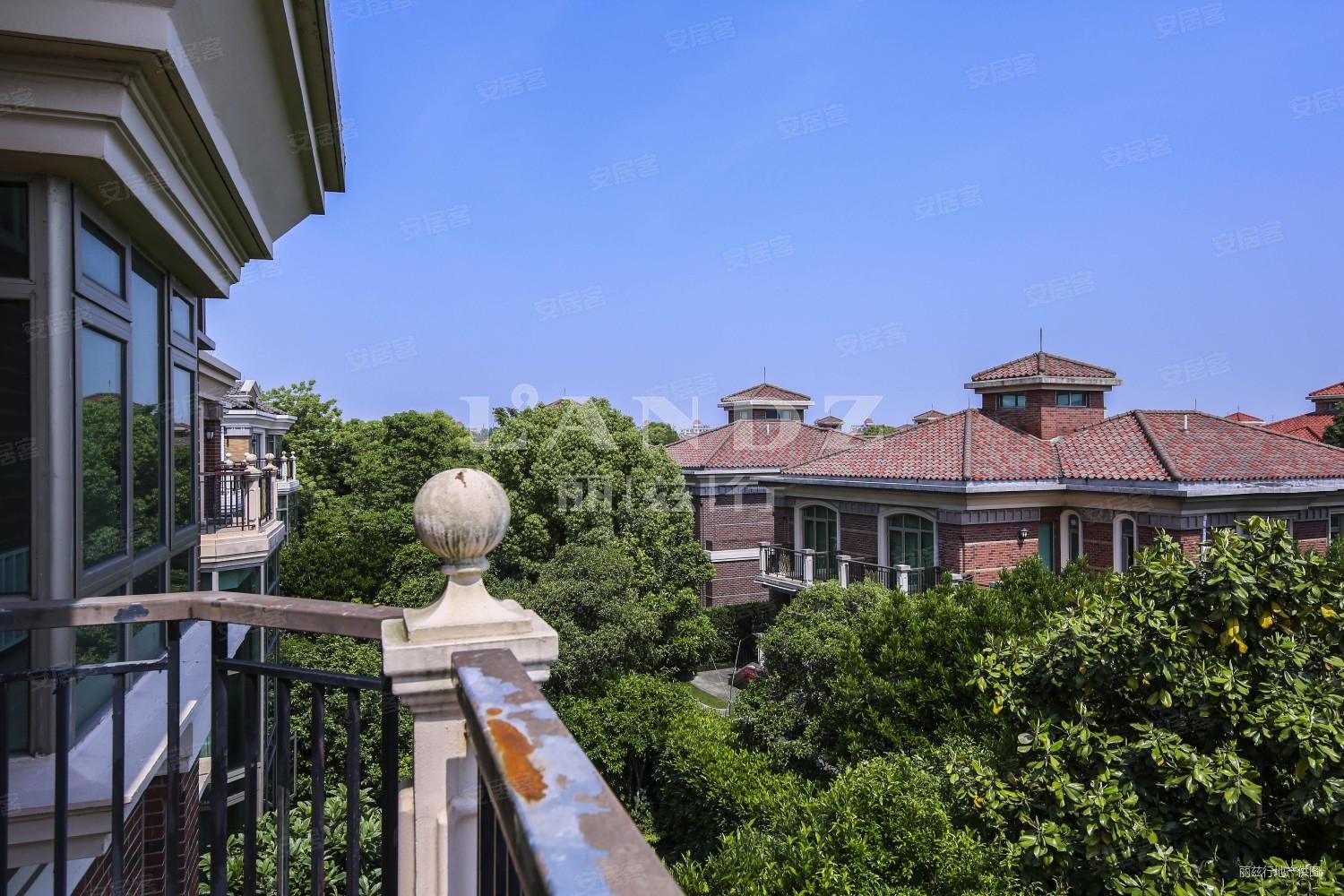 御翠园492平独栋别墅,西侧边户,南北大花园