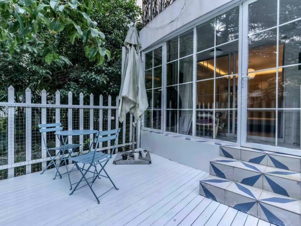 上海长宁镇宁路愚园书香公寓江苏路地铁口底楼花园进出推窗见绿鸟语