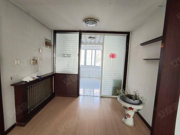 青岛即墨联通大厦德馨花园德馨花园1楼,第一次出租,已改套三,拎包入住