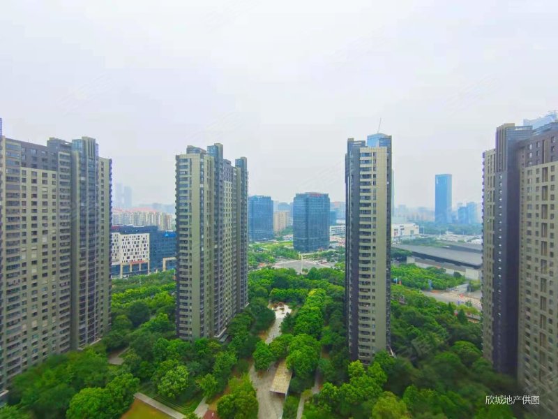 建邺区仁恒江湾城二期4室2厅2卫1厨1阳台