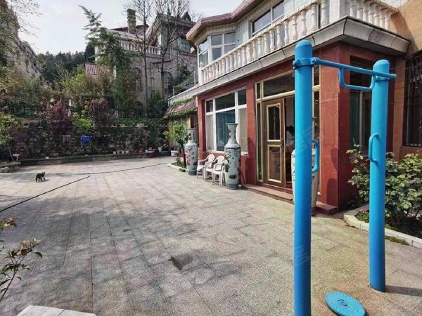 济南市中八里洼金鸡岭别墅两层独栋独院别墅 带院车库 停车方便房间多