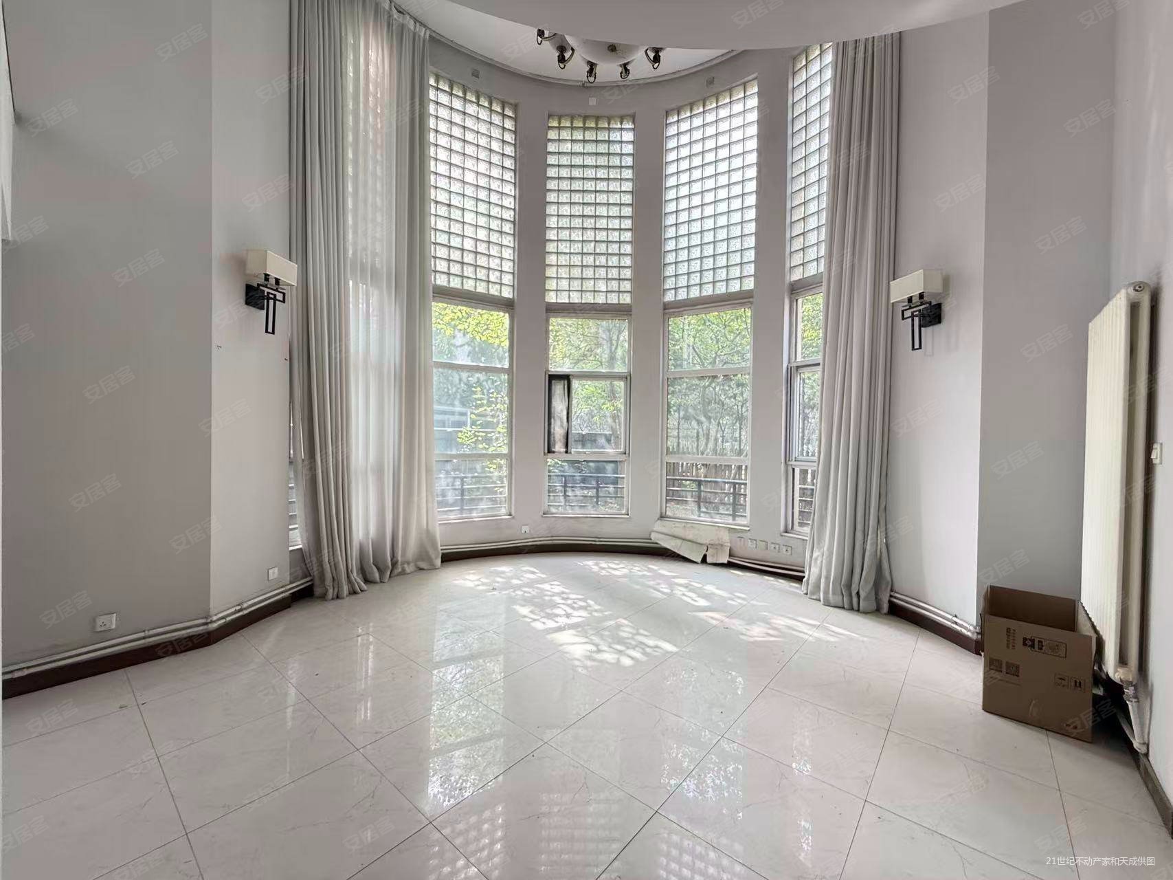 一栋洋房5室2厅3卫261㎡南北1400万