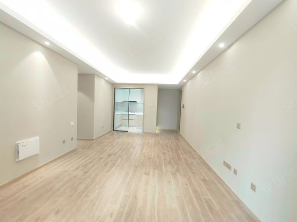 橡树澜湾精装裸租三室两卫,阳光充足,环境舒适,随时看房