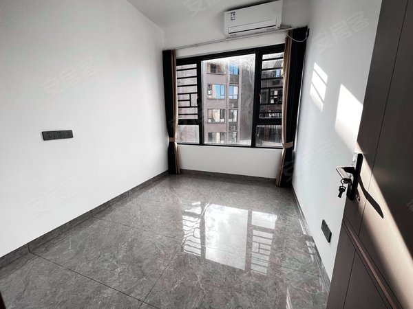 深圳坪山坪山信达泰禾金尊府坪山豪宅金尊府88平3房租金3800,14号地铁