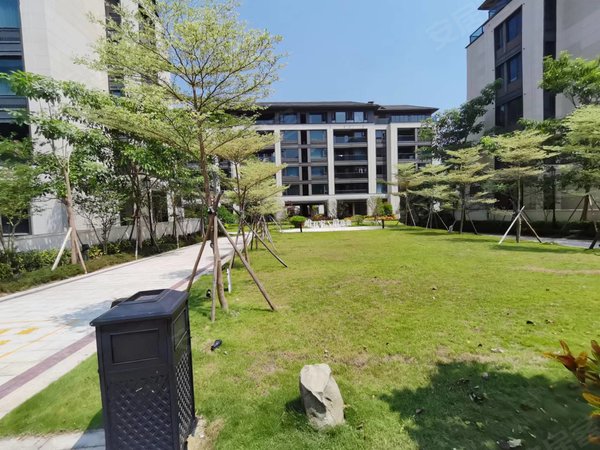 珠海高新区唐家湾翠湖香山玉兰苑翠湖香山玉兰苑 4室2厅3卫 电梯房 精