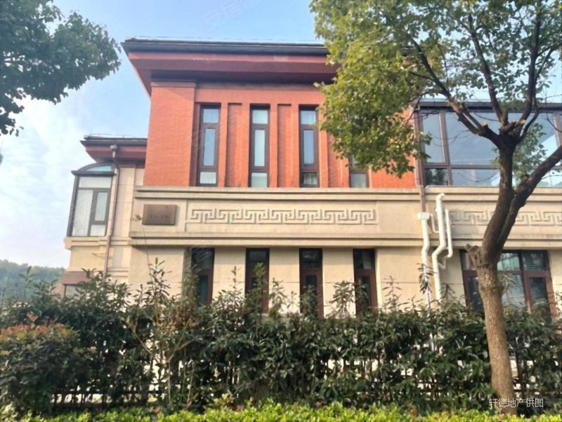 适合老人居住,小别墅大花园,预留电梯井,可养鸡养鸭,中信泰富朱家角