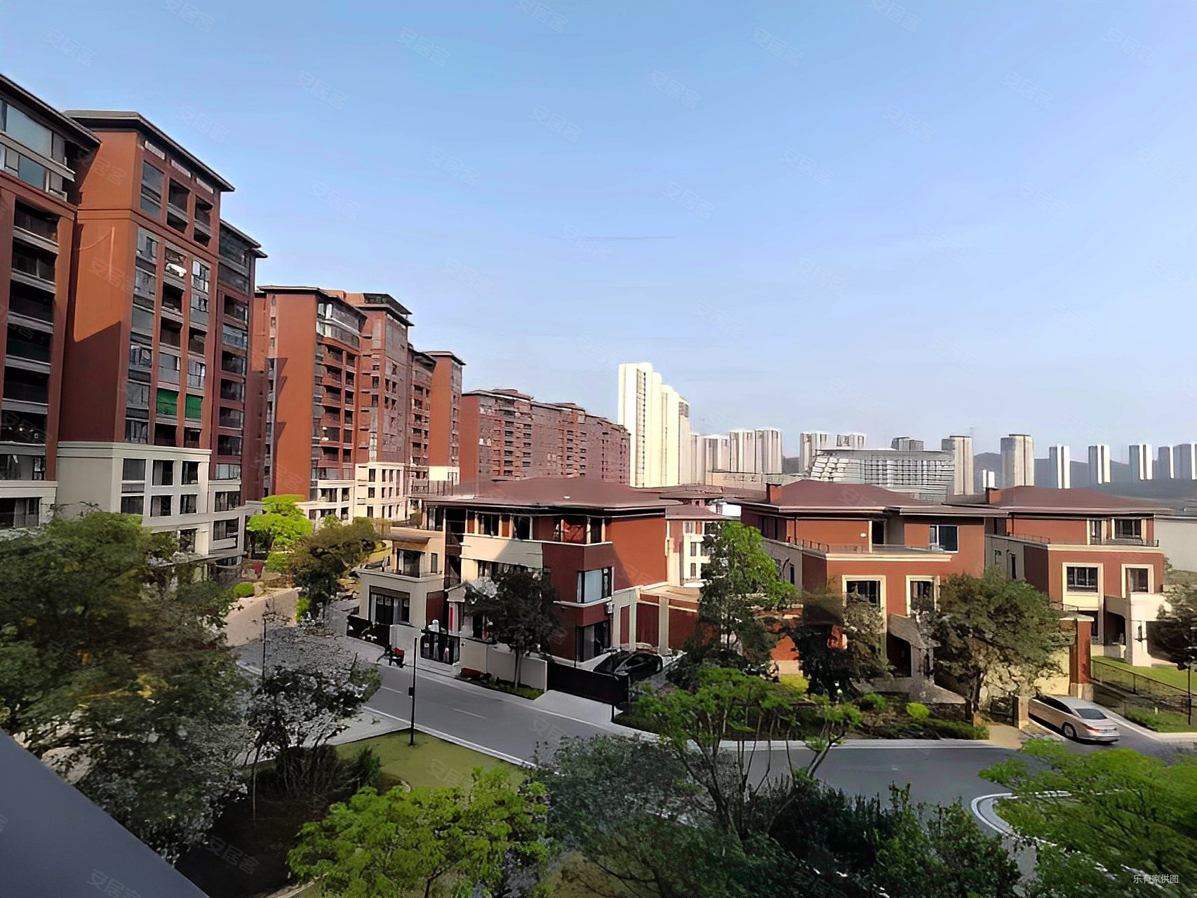 金地湖山大境4室2厅4卫333.2㎡南北790万