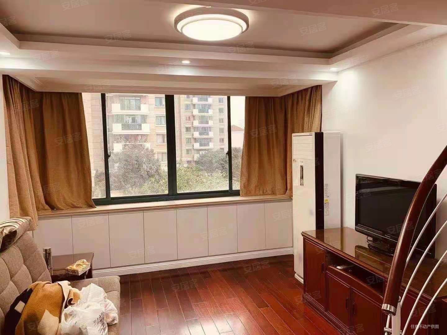 买一层得两层!复式小户型带露台!诚意出售!