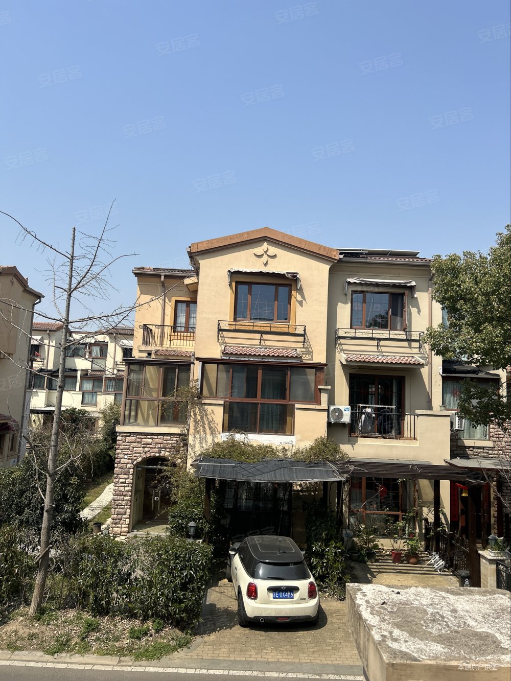 中粮本源叠加别墅实用面积130平4房两厅2卫带花园送车