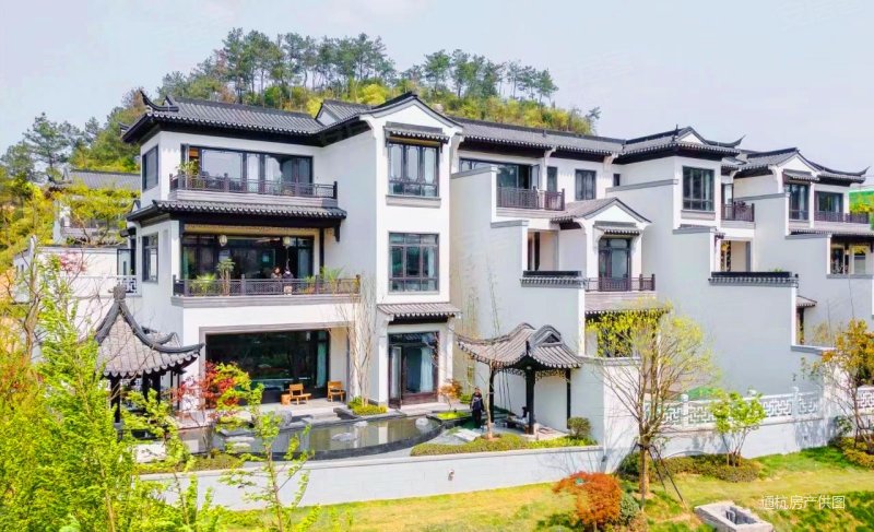 蓝城春风燕语(别墅)5室2厅4卫189.31㎡南北450万