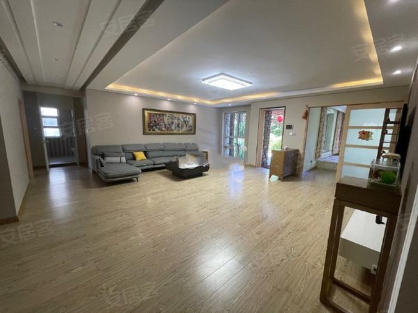 丹东振安九连城街名仕庄园珍珠泡名仕庄园步梯二楼带300平花园,含取暖