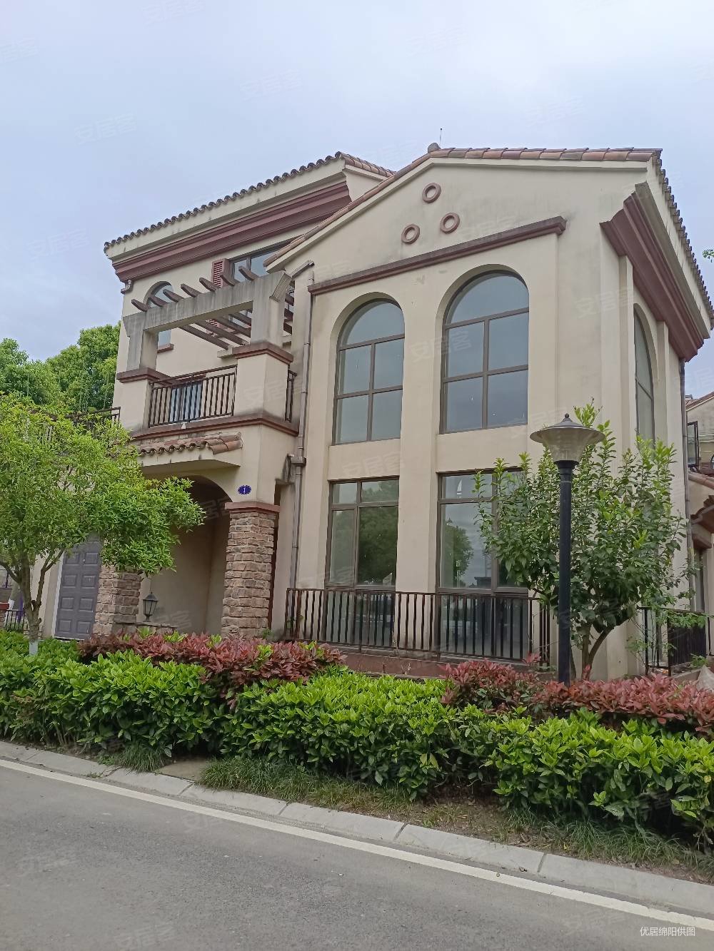 山上洋房独栋别墅四面花园客厅挑空稀有独栋值得你拥有