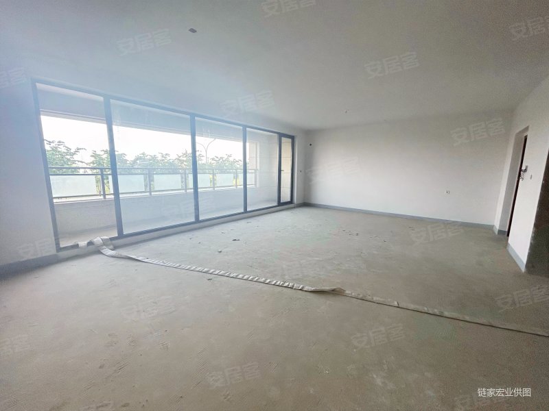 大横厅 420万 急卖,复地海上海二手房,420万,4室2厅,3卫,220平米-武汉