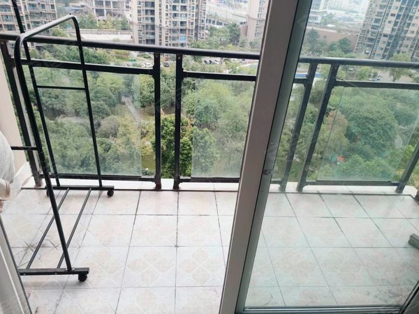 重庆渝北回兴空港环山国际环山国际 简装两室 带大阳台 随时看房出租