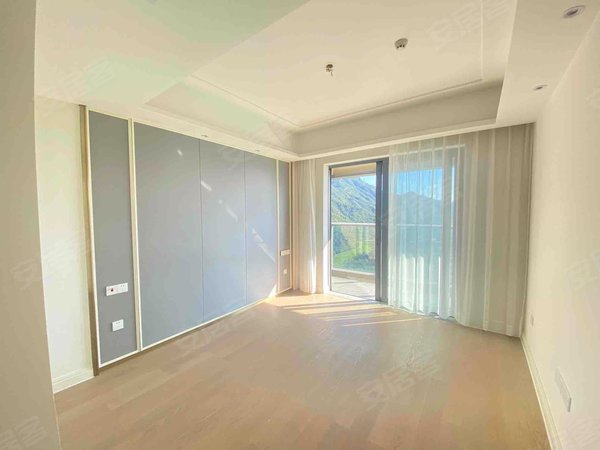 珠海高新区唐家湾翠湖香山百合苑翠湖香山百合苑 3室2厅2卫  电梯房