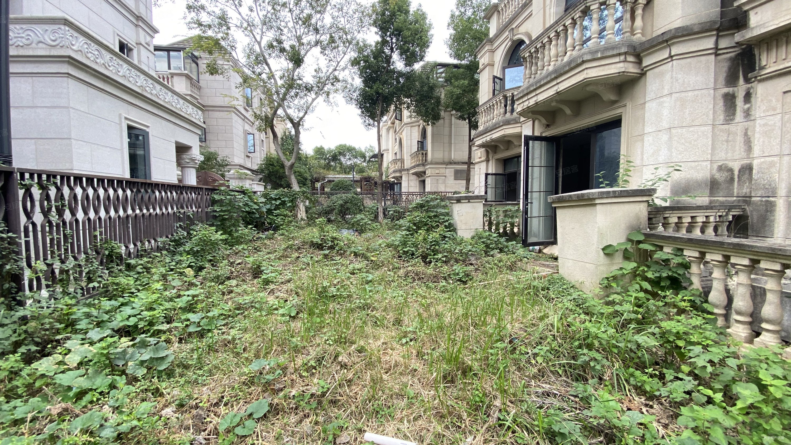 海域香廷(别墅)5室2厅5卫220㎡南北1200万