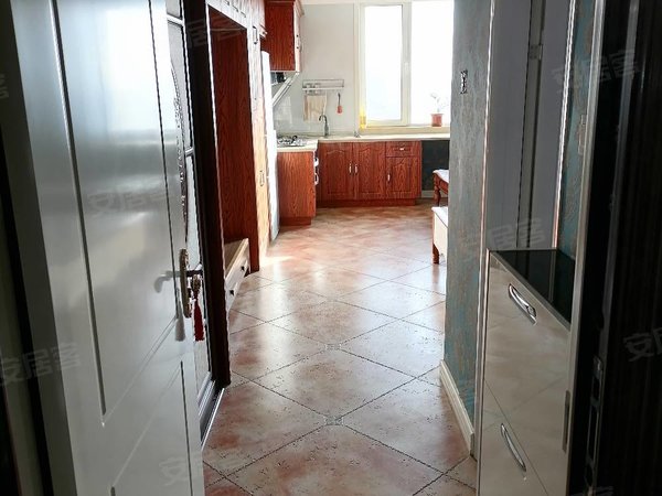 包头昆都仑丰盈道京奥港花园(商住楼)可短租，押一付一，帝景豪装公寓，采光好，带空调，高档家具家电出租房源真实图片