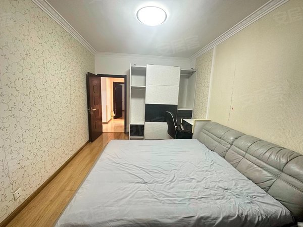 长春朝阳红旗万达广场(朝阳)万达广场 实拍图片,两室精装修 低价急租