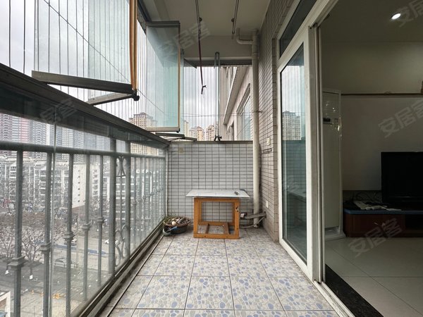 重庆渝北农业园区天高鸿苑西政旁 精装修两房 家具家电齐全 温馨业主