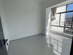 临沧临翔凤翔天豪国际标准一室一厅一厨一卫，可短租，1300元每月可配家具出租房源真实图片