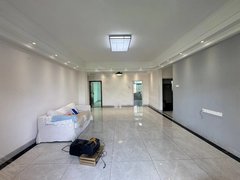 海口龙华金宇龙湖天街对面,亚洲豪苑精装修四房二厅二卫大型次新小区出入方便出租房源真实图片