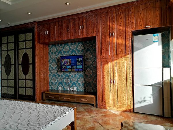 包头昆都仑丰盈道京奥港花园(商住楼)可短租，押一付一，帝景豪装公寓，采光好，带空调，高档家具家电出租房源真实图片