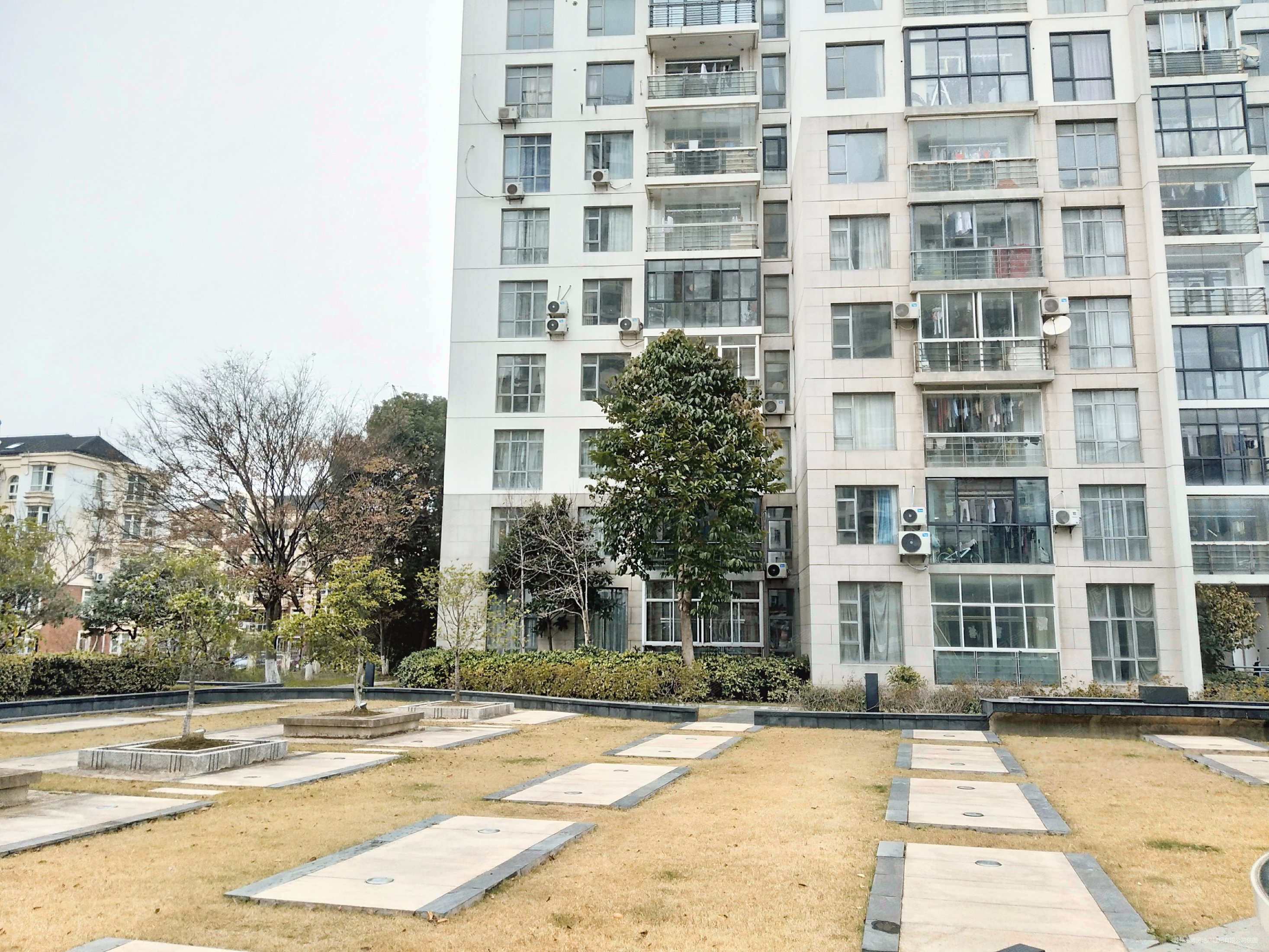 加城湖滨公寓通透正三房中间位置高楼层全天采光好急售