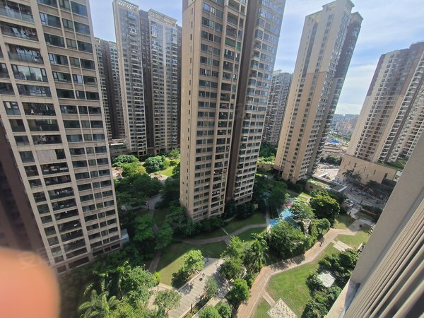 宝安11号线塘尾站 华强城精装3房家私全齐,拎包入住