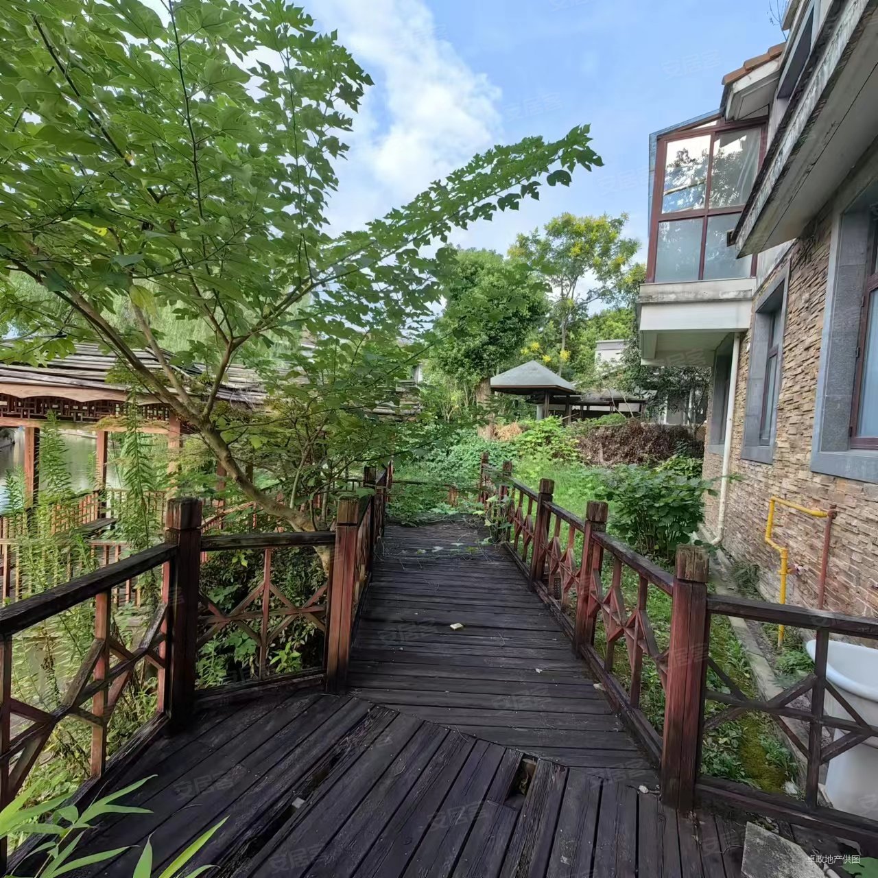 生茂养园4室3厅4卫350㎡南北2250万