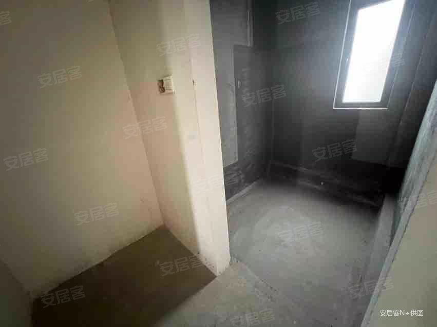 观湖园(一期)4室2厅5卫195.49㎡南120万