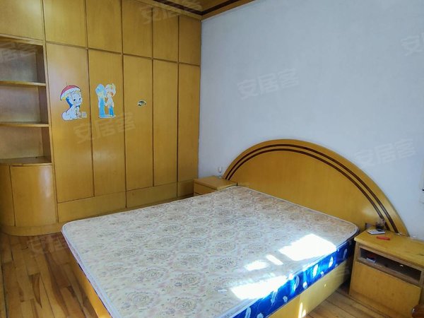 苏州太仓城厢果园一村梅园新村旁边 果园一村 朝南带阳台 大房间600月