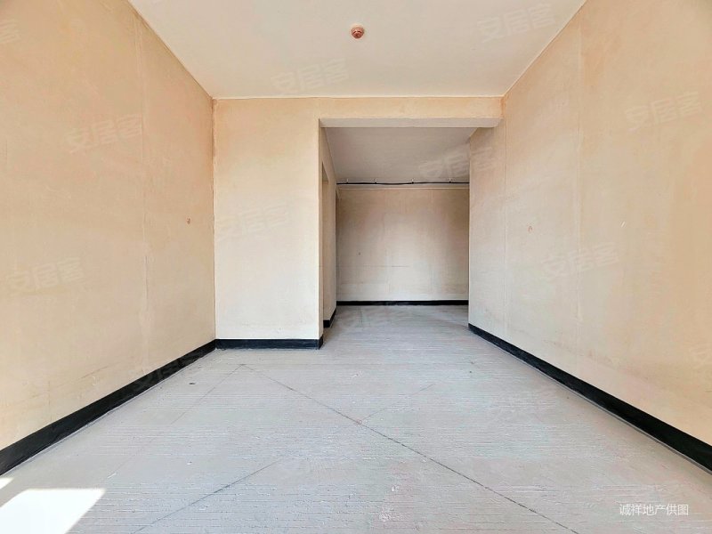 龙湖森镜次新小区楼层不错物业不错