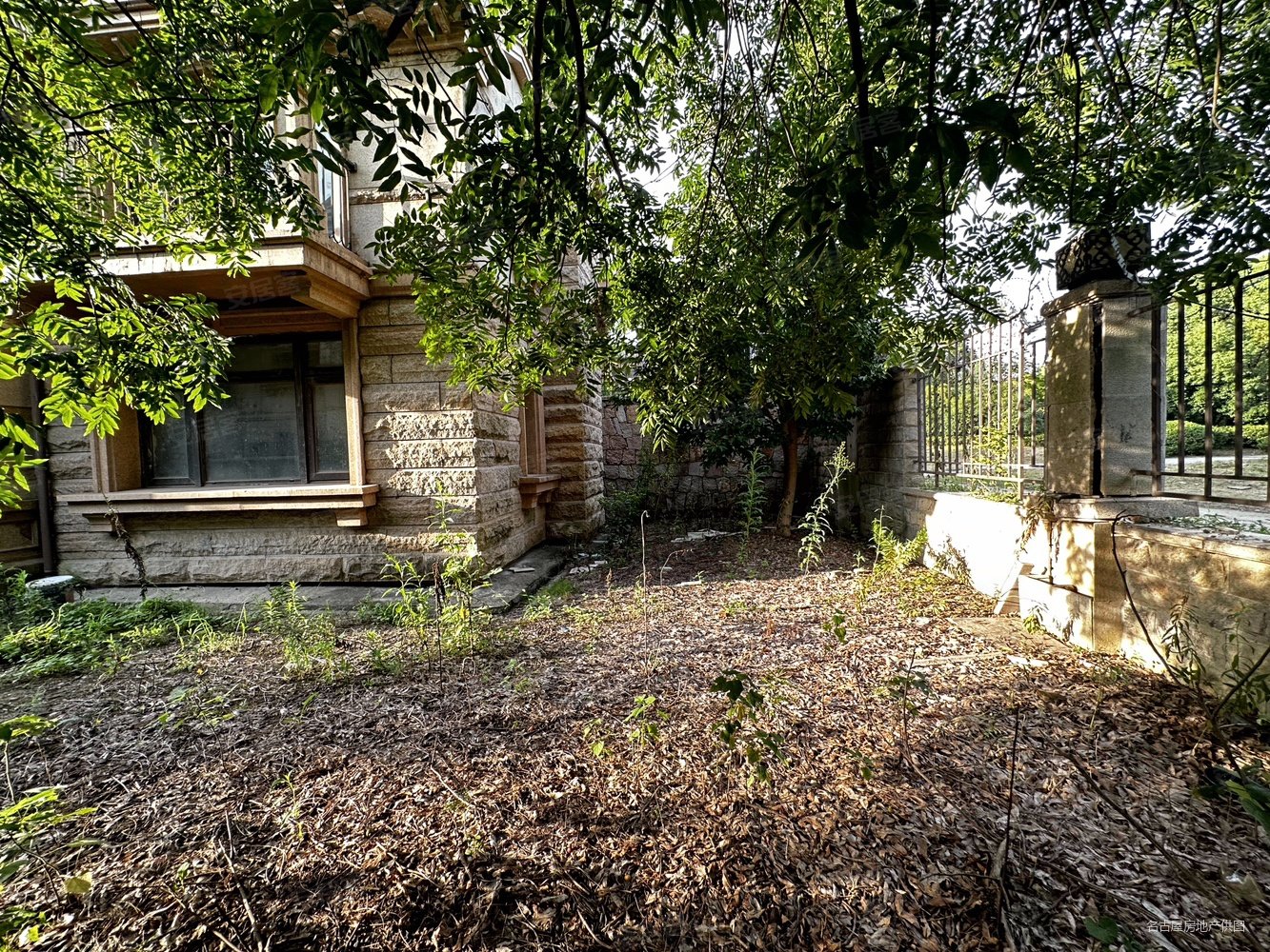 龙池山庄 车位充足 正规商品房 中间楼层采光好 环境优美