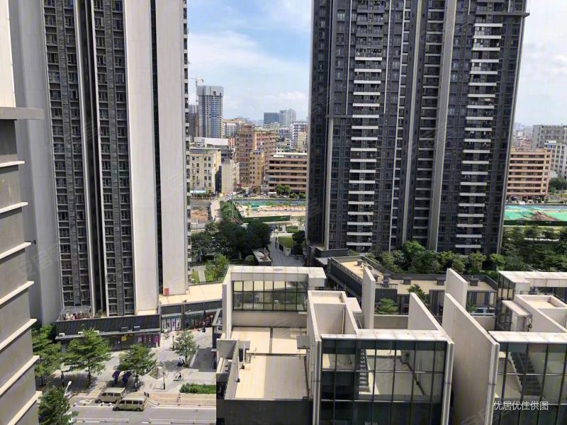 保利紫云位于广州市白云新市 2号线地铁与14号线