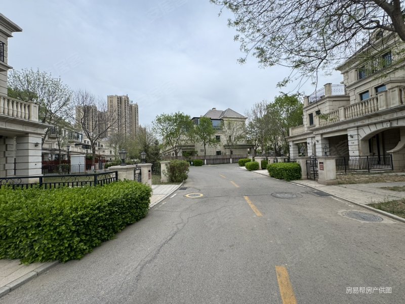 大运河孔雀城轩园七期(别墅)4室2厅4卫223㎡南北180万