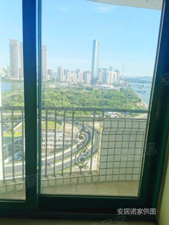 西南向,全湖海景 格局方正 客厅房间全朝南,黄金大厦二手房,580万,2室