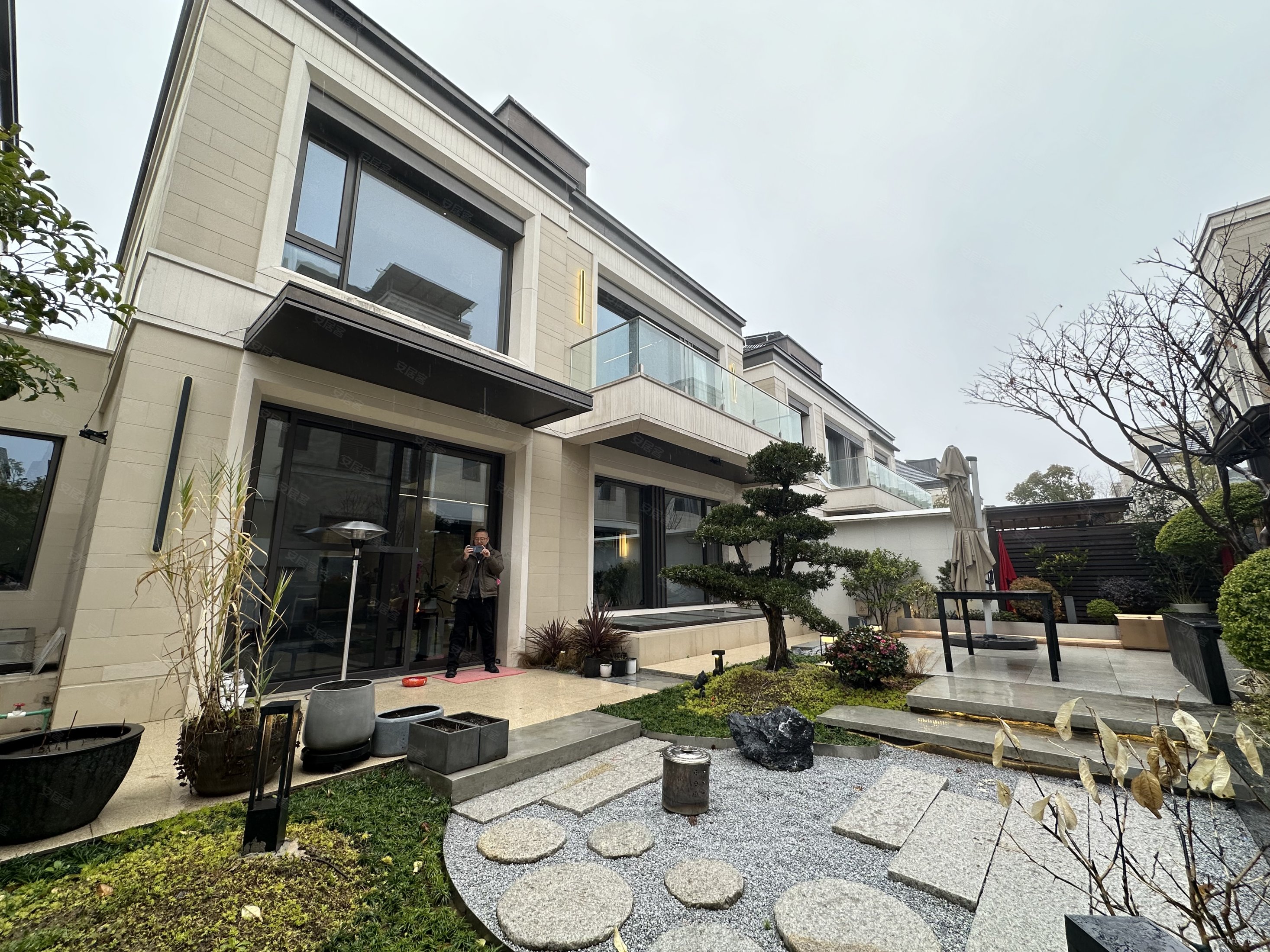 大虹桥新出金臣全南户型私家电梯双车位市场300w