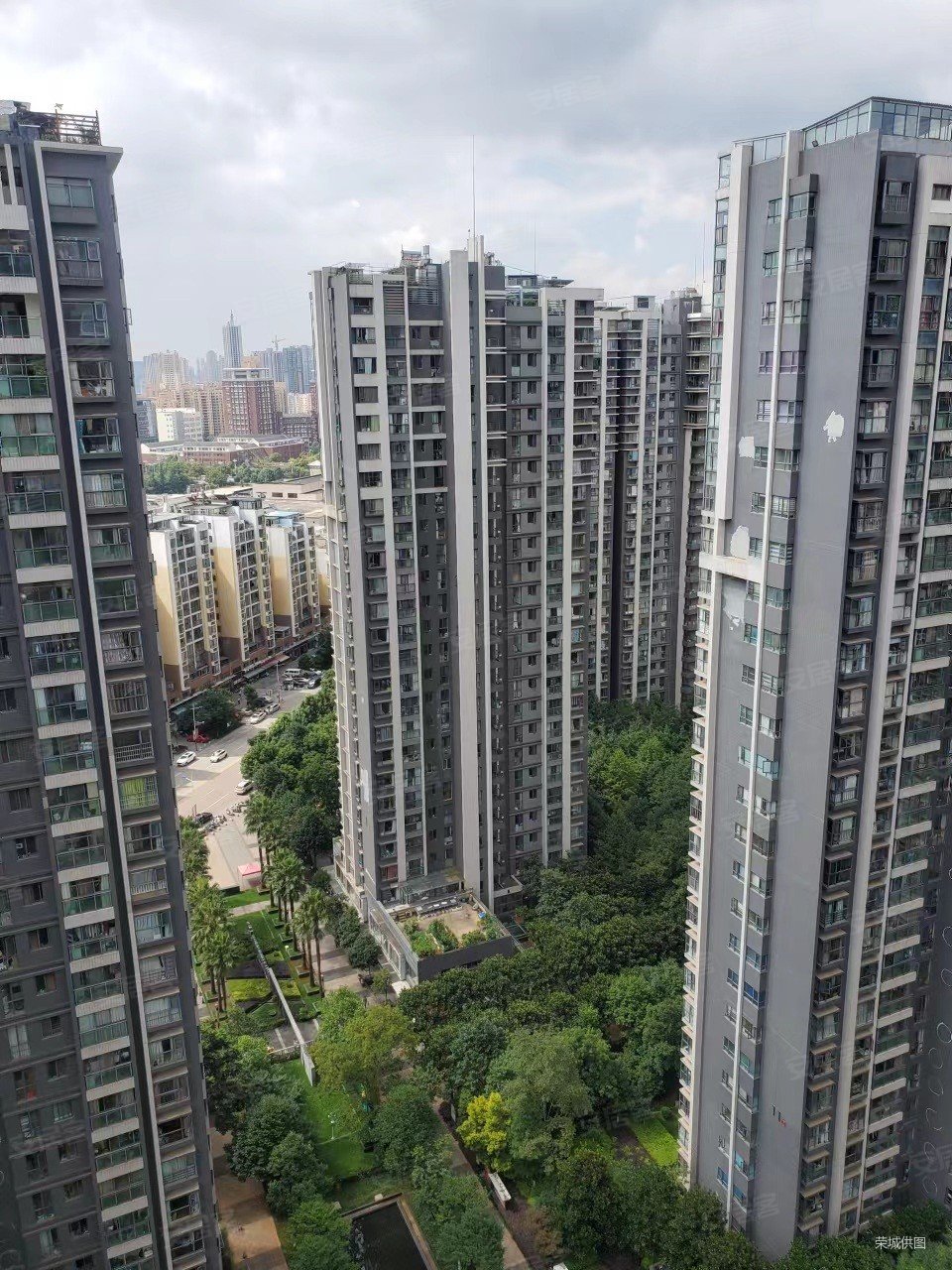 昆明房产网>昆明二手房>五华二手房>高新区二手房>华飞新域盛景>