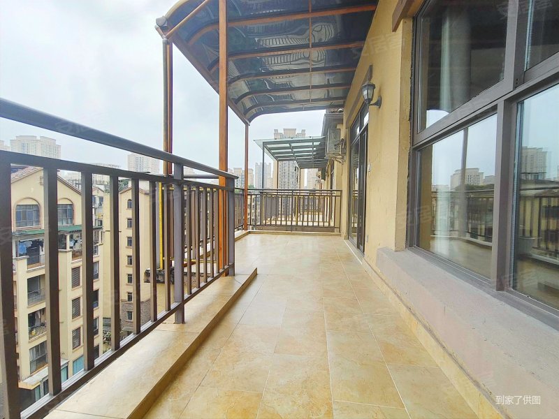 奥园城市天地洋房顶跃 带70平大露台 精装修 没住人的