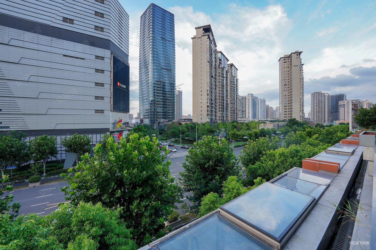 华侨城苏河湾行政公馆(二期)3室2厅2卫200㎡南北2600万