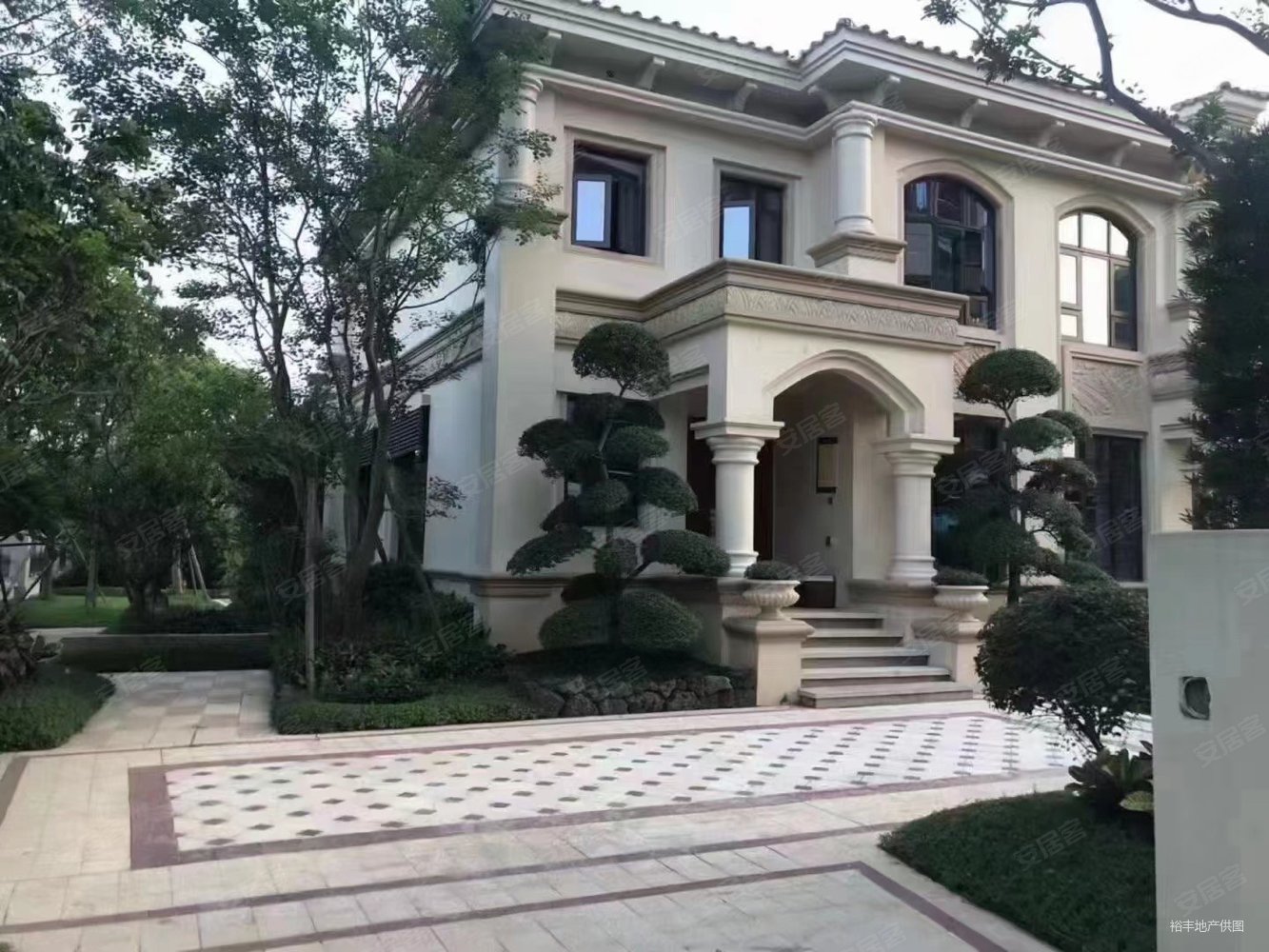 恒大御景半岛(别墅)5室2厅4卫256㎡南北1500万