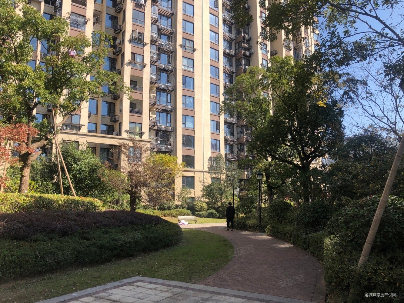 雅戈尔香湖湾3室2厅2卫101.76㎡南205万