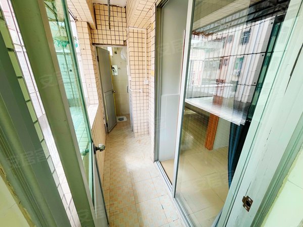 深圳龙岗坂田南坑村实拍 南坑村 2室1厅1卫 配套齐全 55平 电梯房出租